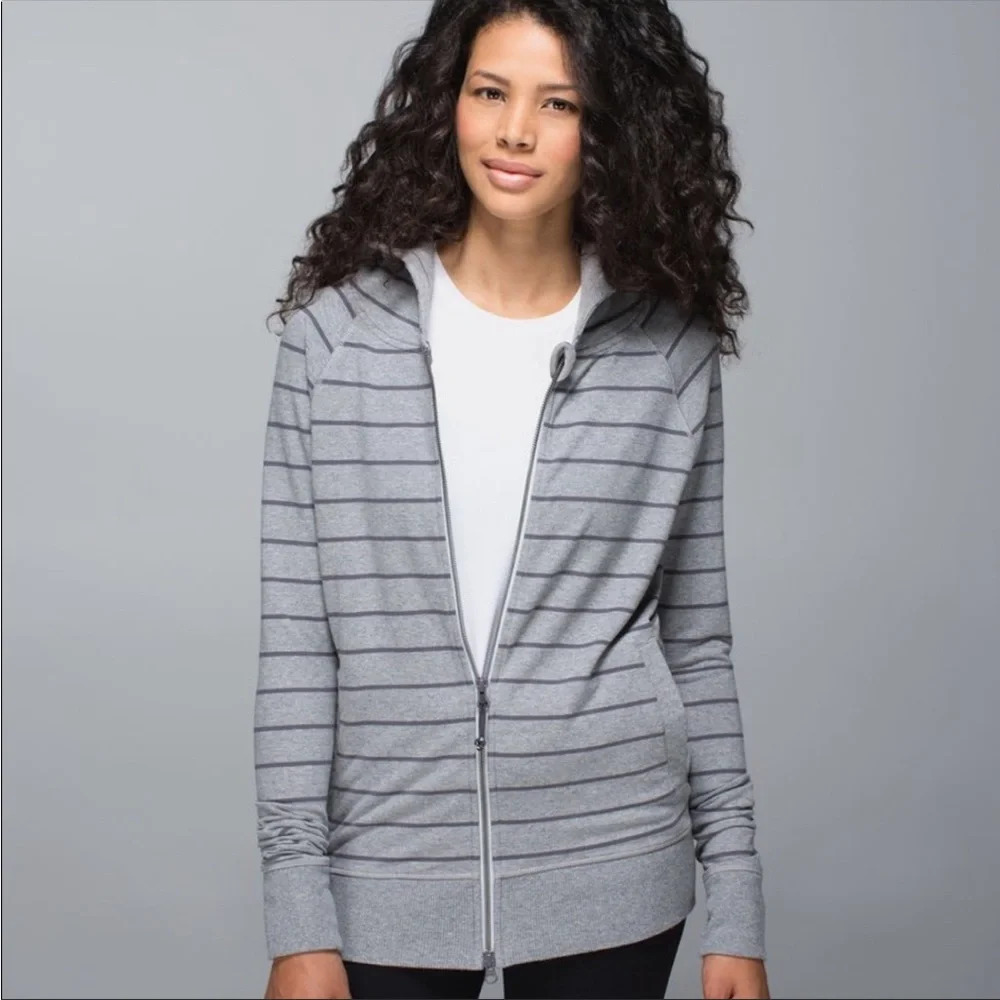 Lululemon top of the‎ class vented rear full zip hoodie size 8 gray